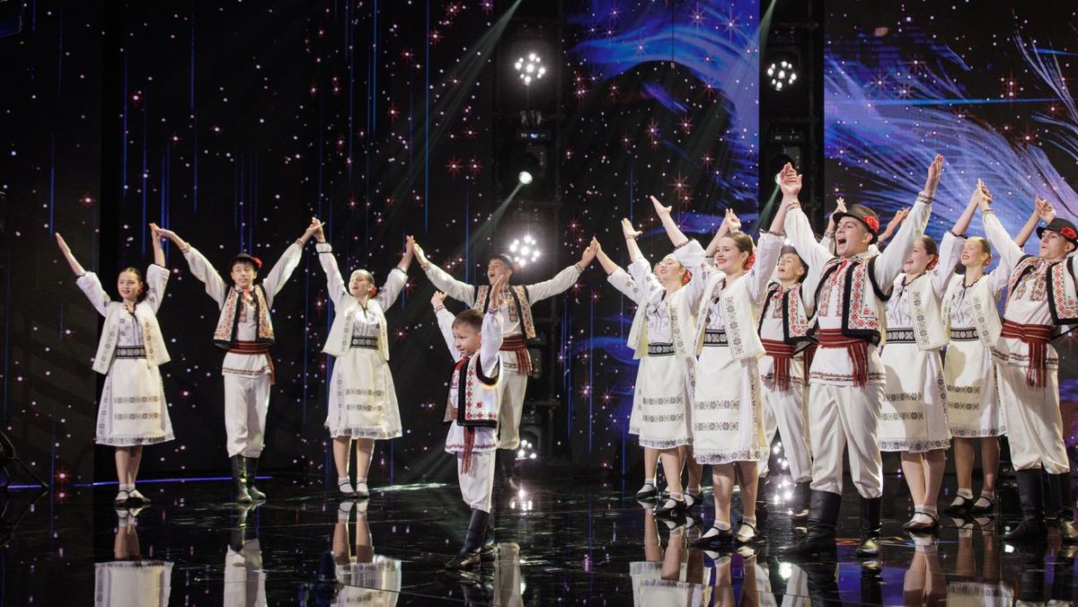Ansamblul „Codrenii” din Călărași a făcut senzație la „Românii au talent”! Dansatorii au luat patru de „DA”