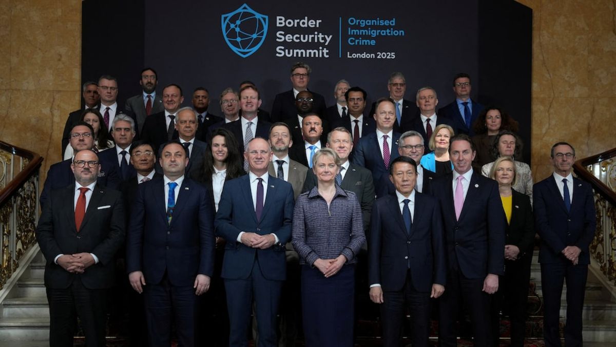 Premierul Marii Britanii se întâlnește cu oficiali europeni pentru a discuta despre migrația ilegală