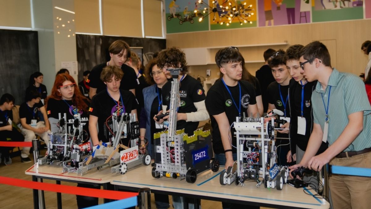 Tinerii inovatori din toată țara au participat la prima ediție a campionatului FIRST Tech Challenge Moldova