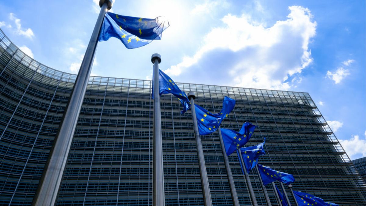 Răspunsul UE la taxele vamale impuse de Trump. Ce tarife vor fi aplicate pentru mărfurile americane
