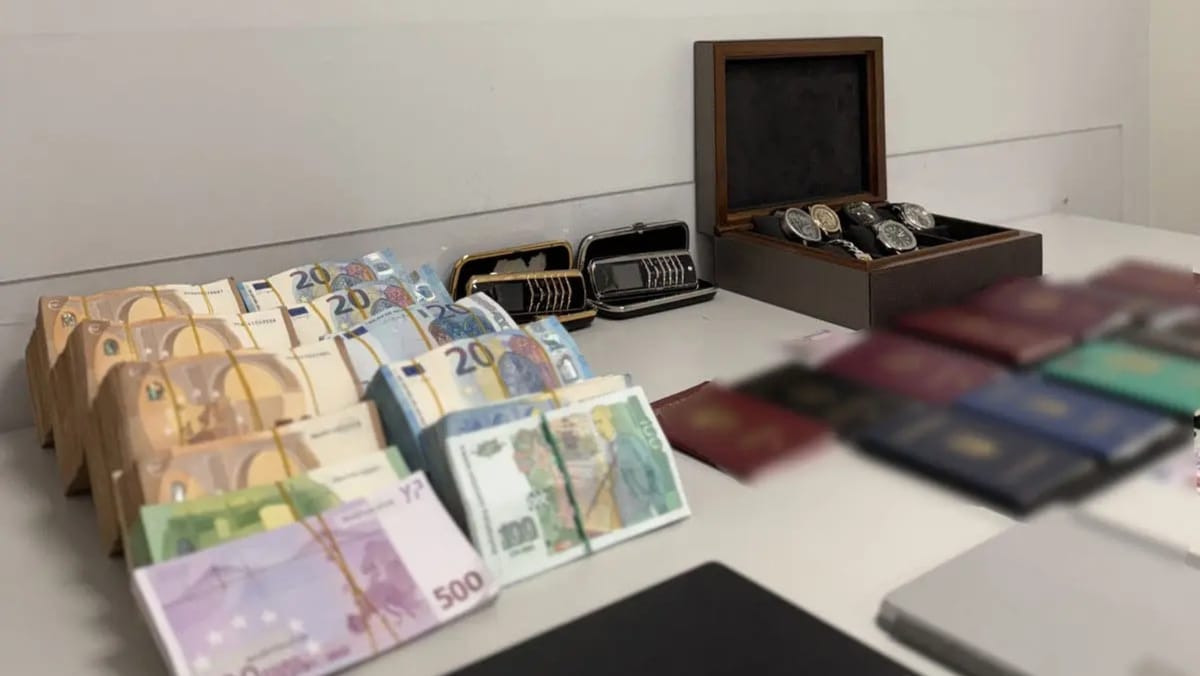 Detalii despre reținerea lui Plahotniuc și a încă unui moldovean la Atena: Polițiștii din Grecia au confiscat 17 pașapoarte false