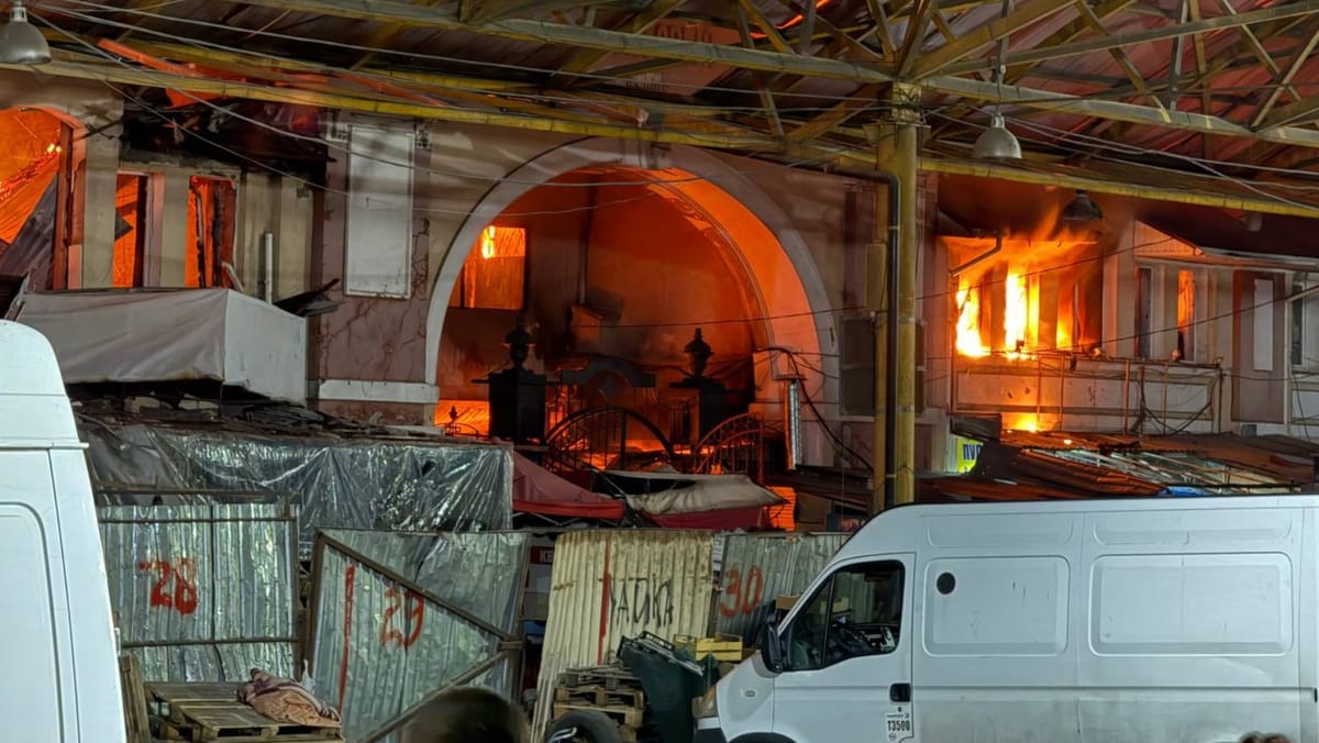 Orașul Odesa, atacat cu zeci de drone. Un incendiu a izbucnit la renumita piață „Privoz”
