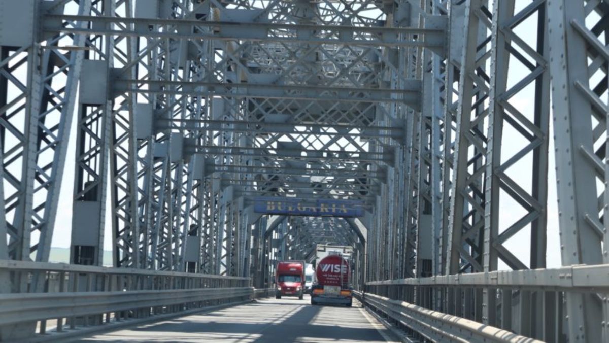 Atenționare de călătorie pentru Bulgaria. Restricții de circulație în zona Podului Prieteniei Giurgiu–Ruse