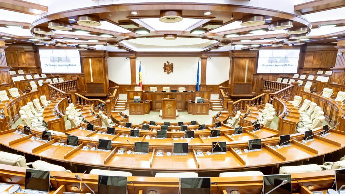 Sondaj: Două partide și două blocuri electorale ar putea accede în viitorul Parlament