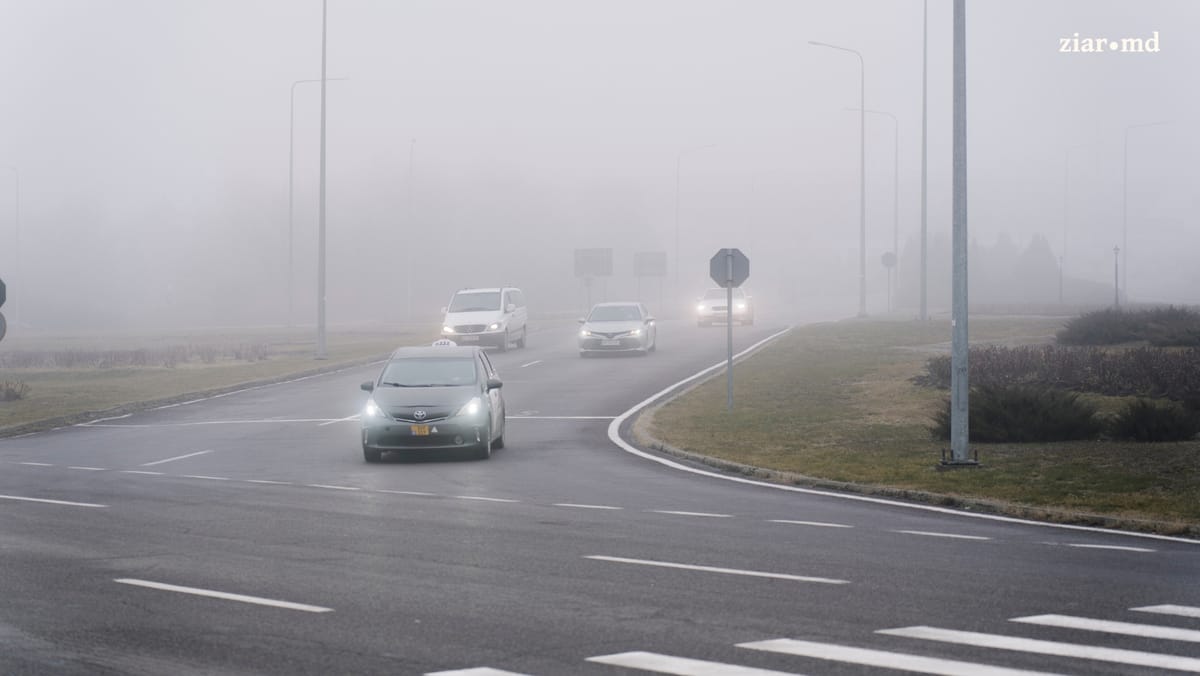 Meteorologii au emis cod galben de ceață în toată țara. Recomandările Poliției pentru șoferi și pietoni