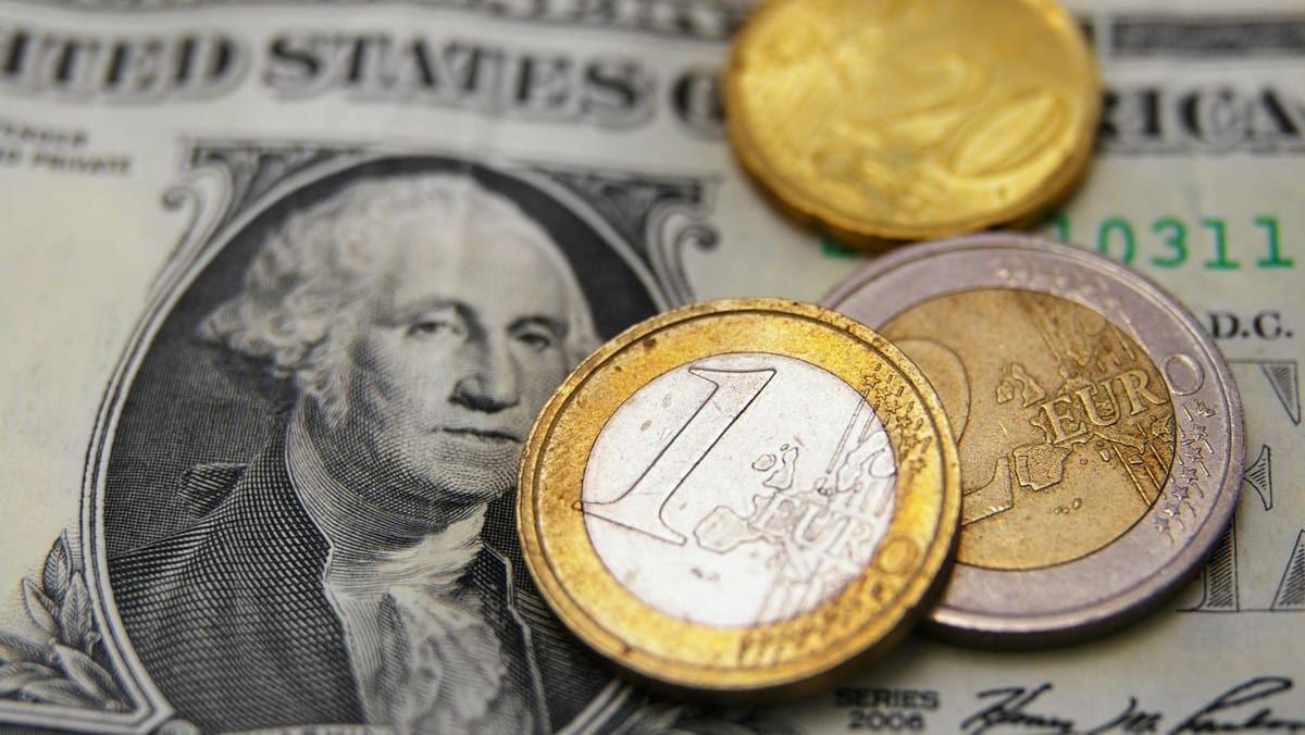 Cursul valutar pentru 19 decembrie: Cât valorează un euro și un dolar