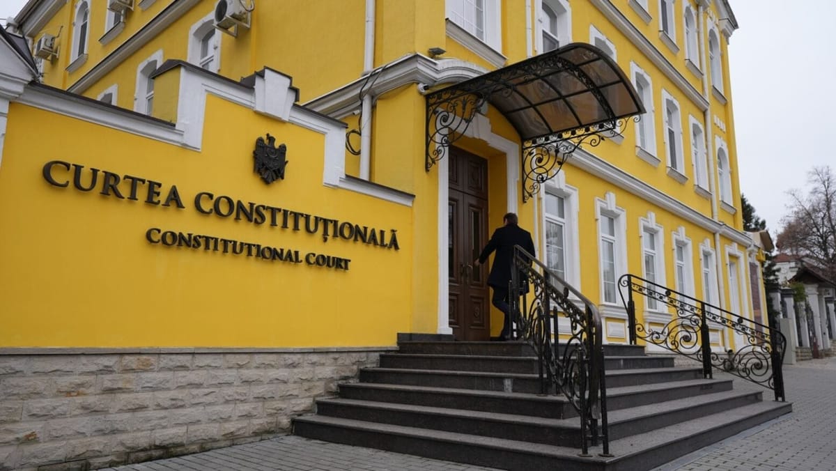 Unde-s mulți, puterea crește? PSRM și încă trei fracțiuni parlamentare contestă la CC numirile lui Popescu și Recean