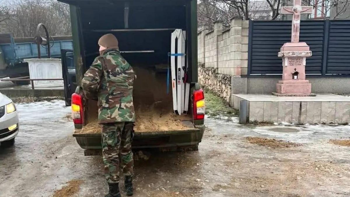 Strășeni: Militarii sprijină autoritățile în gestionarea situațiilor cauzate de condițiile meteo
