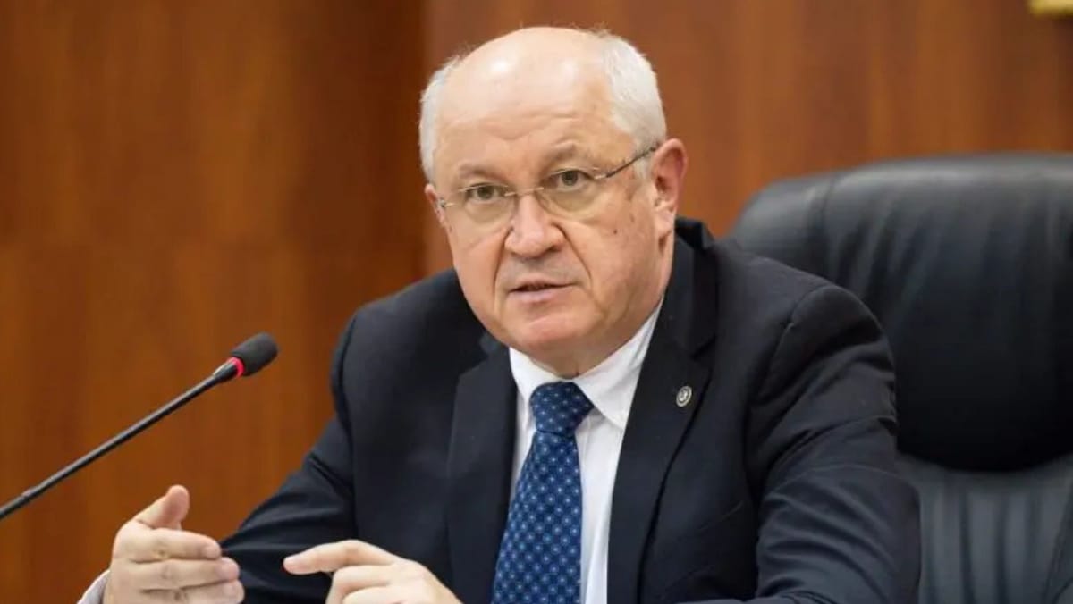 Ultimă oră! Armata, scoasă de urgență pe trotuarele din Chișinău și alte regiuni din cauza poleiului