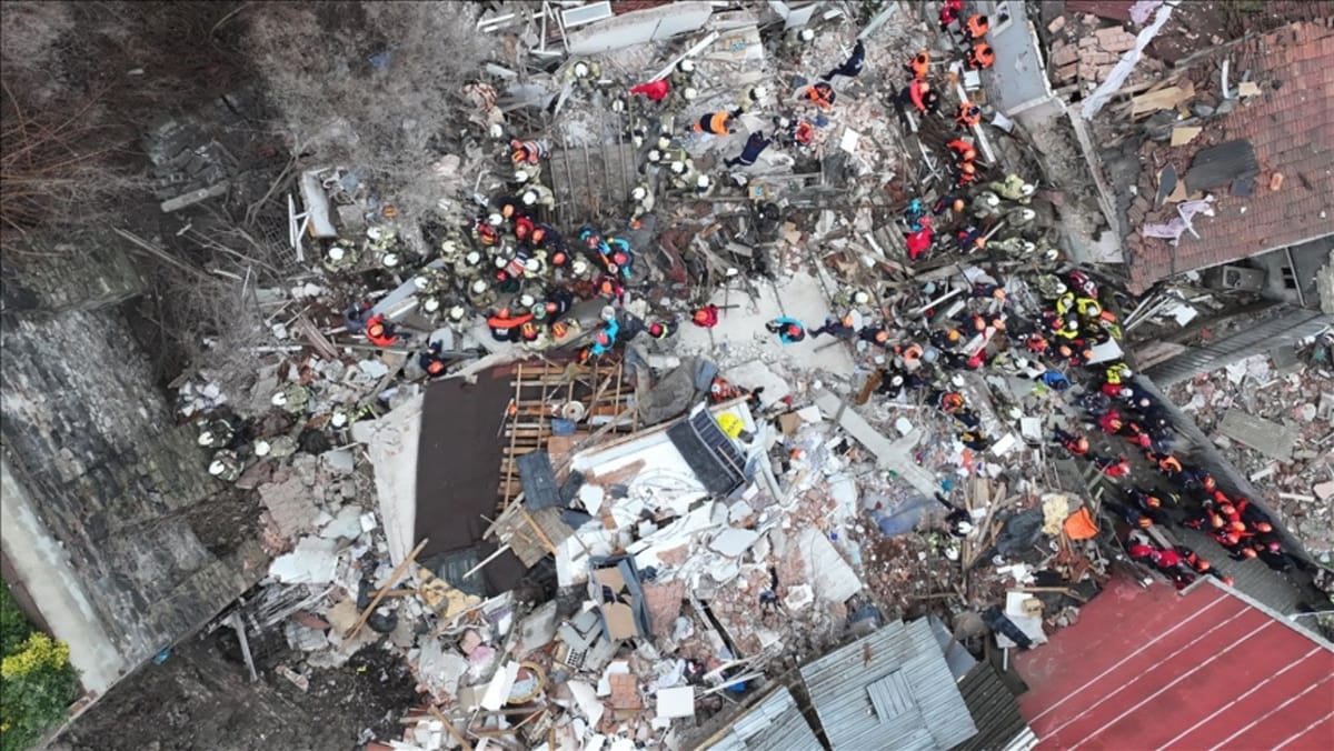 Două clădiri din Instanbul s-au prăbușit în urma unei explozii. Nouă persoane au fost recuperate de sub dărâmături