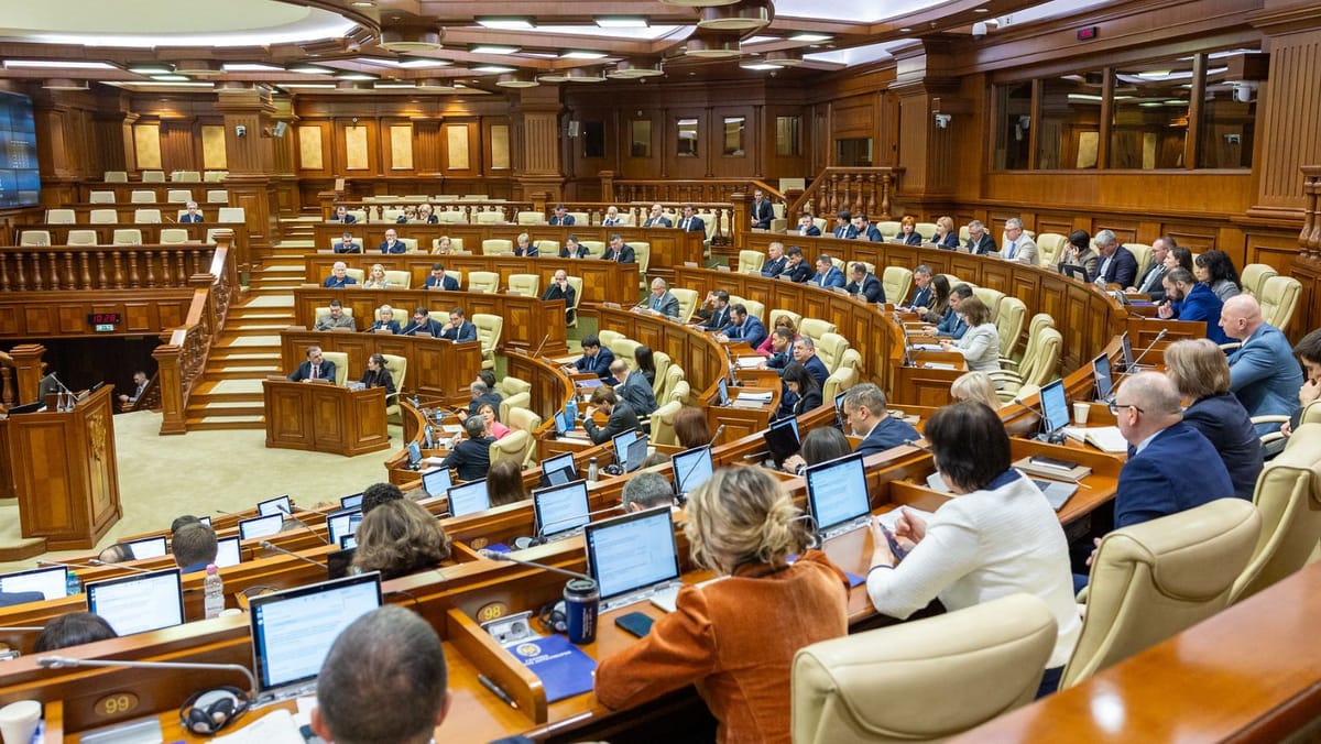 Votat! Pe fundalul huiduielilor deputaților din opoziție, PAS a aprobat candidaturile celor doi membri ai Comisiei Vetting