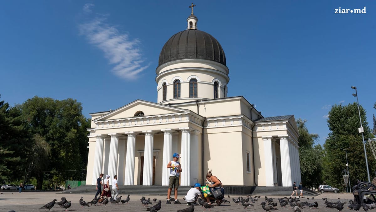 SONDAJ/ Tot mai mulți moldoveni au „foarte mare” încredere în biserică