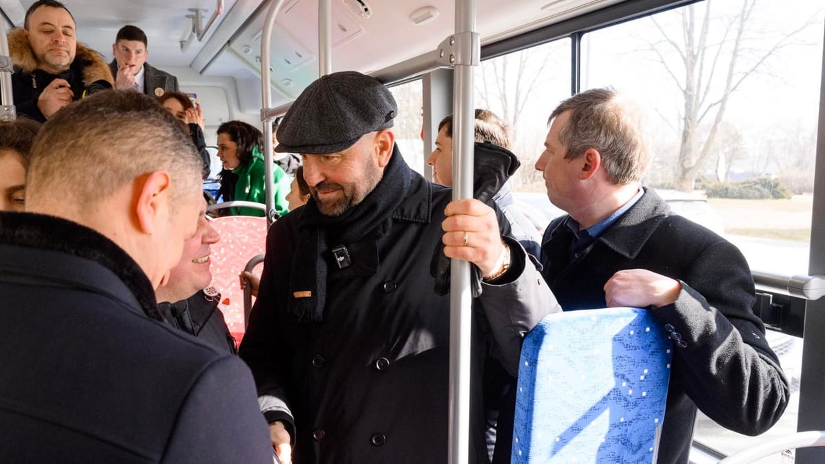 FOTO/ Ungheni își modernizează transportul public, introduce rute noi și renunță la plata în numerar