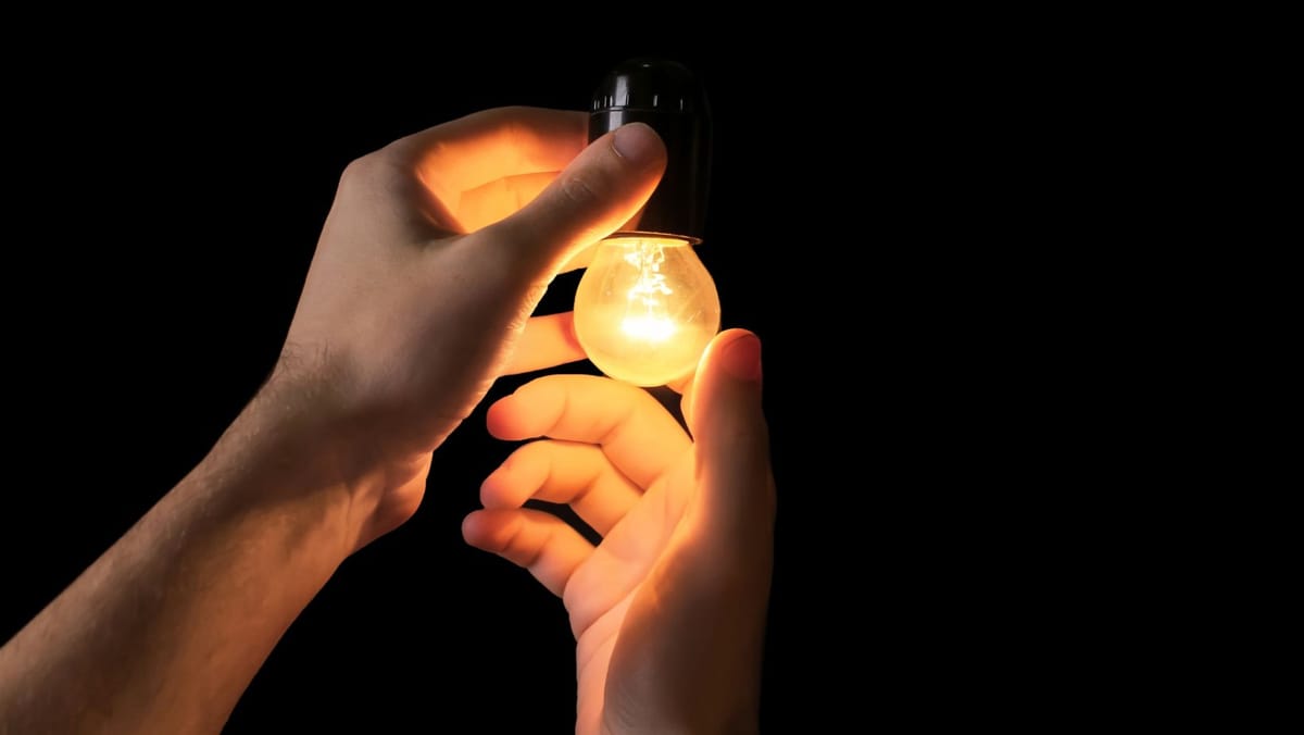 Tarife mai mici la energia electrică. Cât vor plăti consumatorii după decizia ANRE