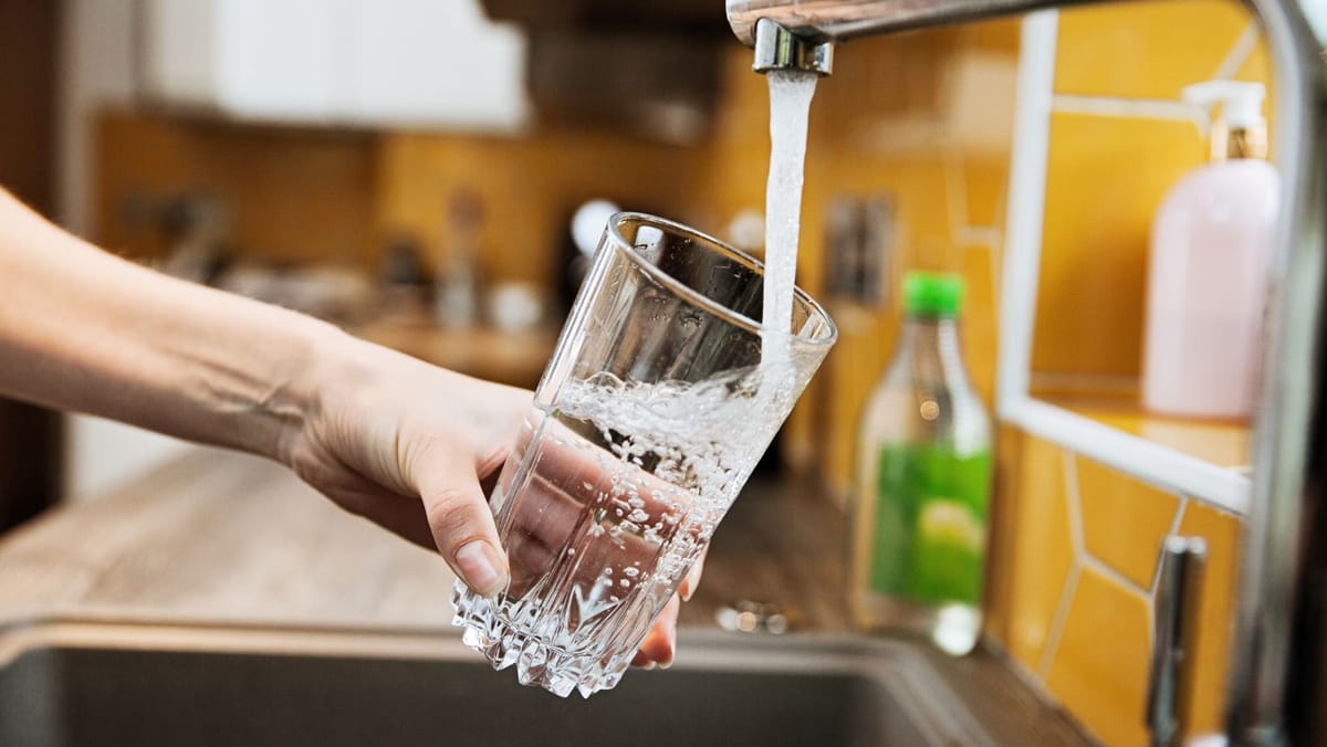 Vești bune la Bălți. Apa de la robinet corespunde normelor, dar autoritățile cer răbdare până la stabilizarea completă