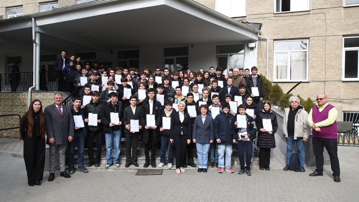 Matematica are campionii ei: 61 de elevi din toată țara au fost premiați la Olimpiada Republicană