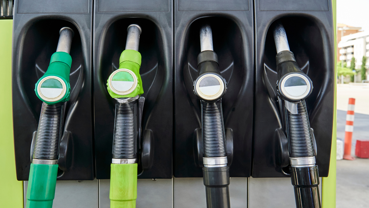 Carburanții se scumpesc din nou: Motorina trece de 27 de lei