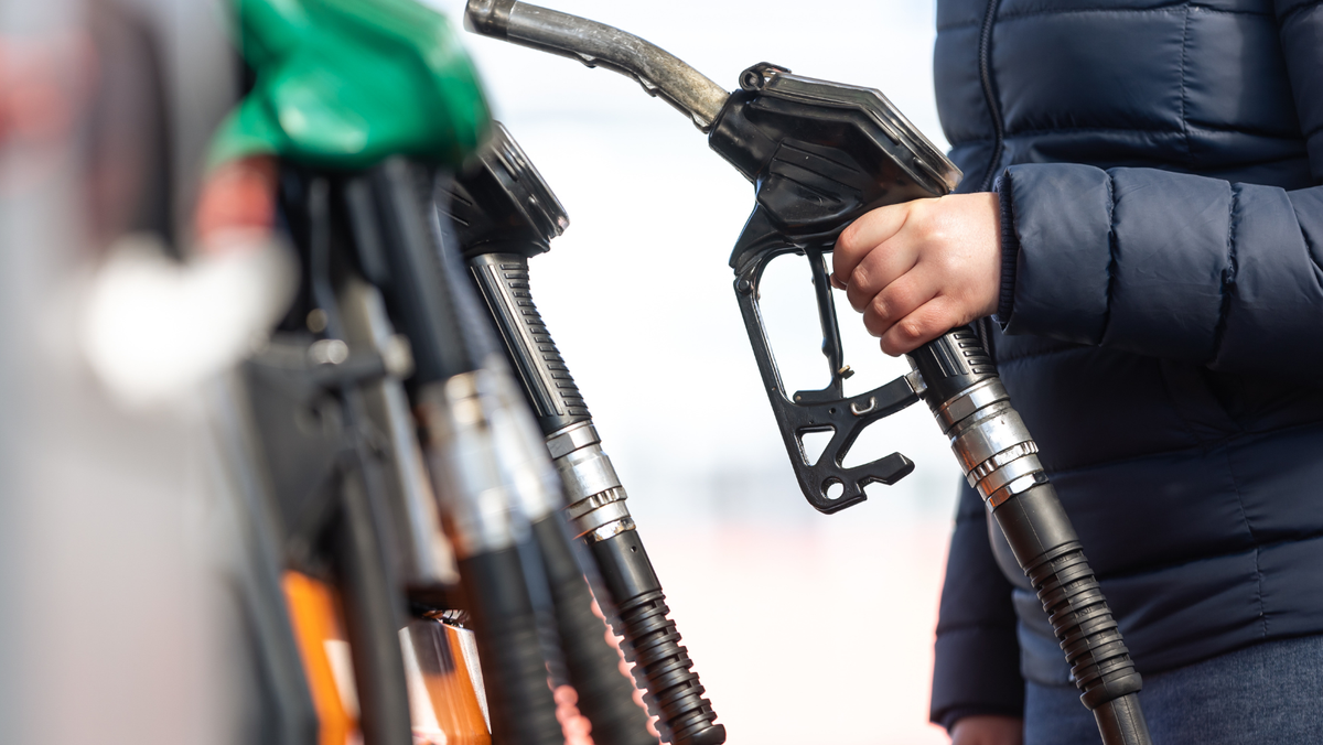 Motorina a trecut de 28 de lei: prețurile la carburanți continuă să crească și joi