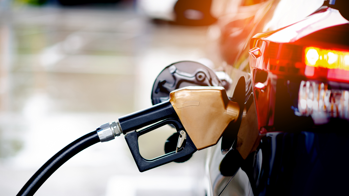 Carburanții continuă să se scumpească: motorina devine mai scumpă decât benzina - creștere de 77 de bani în weekend