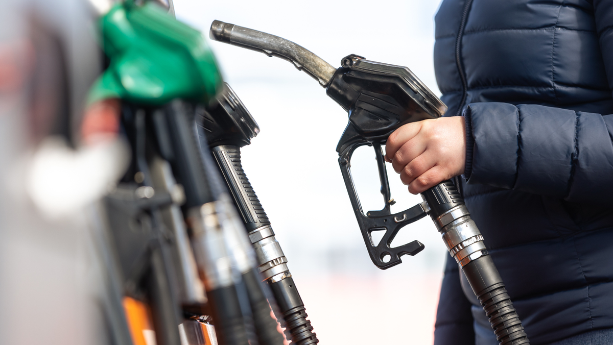 Vești bune pentru șoferi: motorina coboară sub 32 de lei, iar benzina continuă ieftinirea