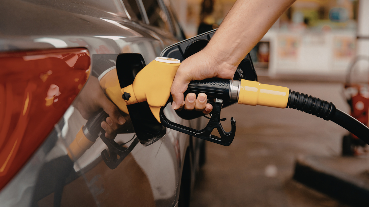 Prețurile carburanților pentru 30 aprilie 2026: benzina urcă ușor, motorina scade