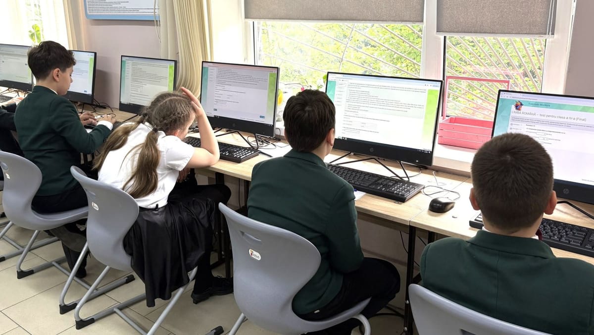 Elevii de clasa a IV-a au participat la testarea națională la limba română. Două licee au susținut proba în format digital