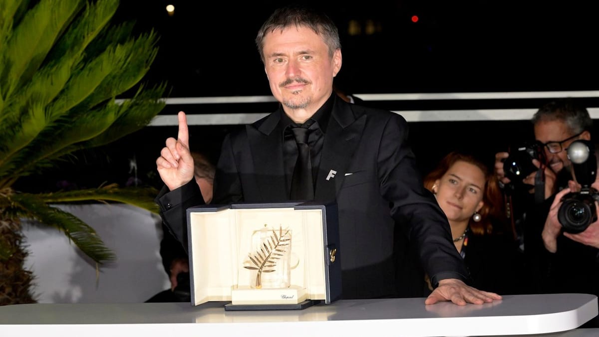 VIDEO/ Cineastul român Cristian Mungiu câștigă din nou Palme d’Or la Cannes. Mesajul transmis de Maia Sandu