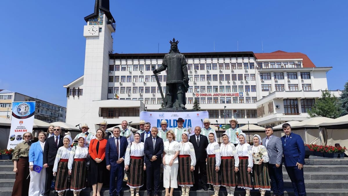 FOTO/ Peste 60 de companii din țara noastră participă la expoziția „Republica Moldova Prezintă” de la Vaslui