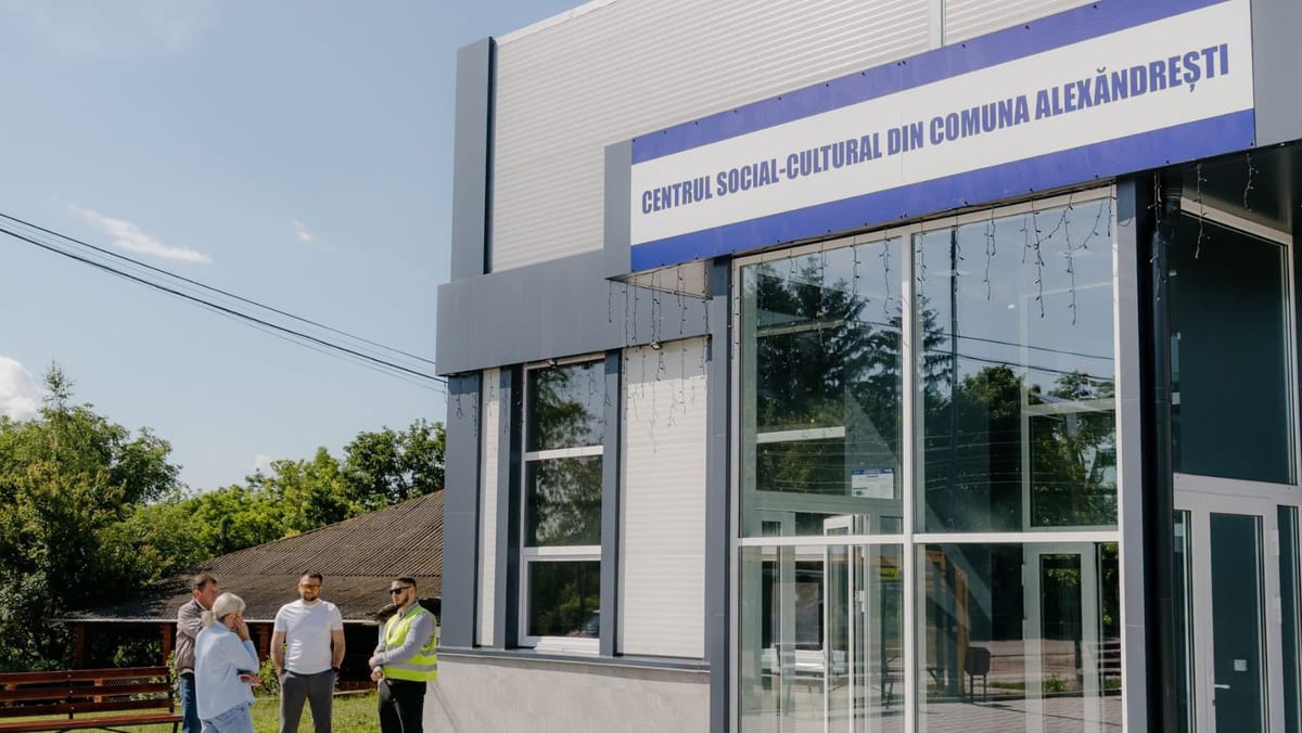 FOTO/ „Va deveni un loc de întâlnire pentru localnici”. La Alexăndrești a fost construit un nou centru pentru comunitate