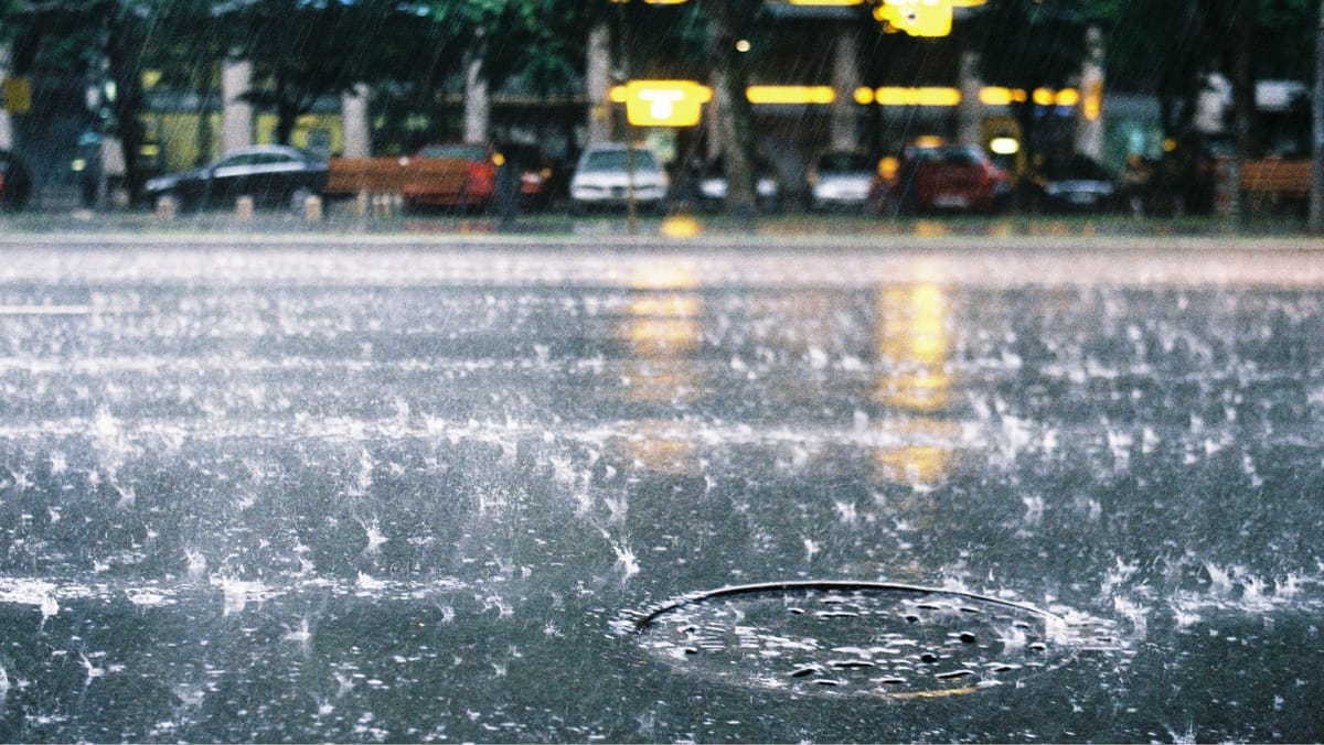 Vremea se strică în weekend. Meteorologii anunță ploi, descărcări electrice, grindină și vijelii