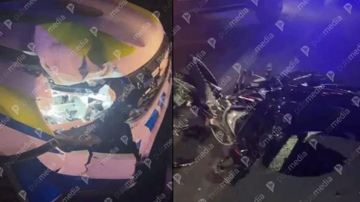 Accident la Mărinești: un tânăr beat și fără permis a intrat cu motocicleta într-o autospecială a poliției
