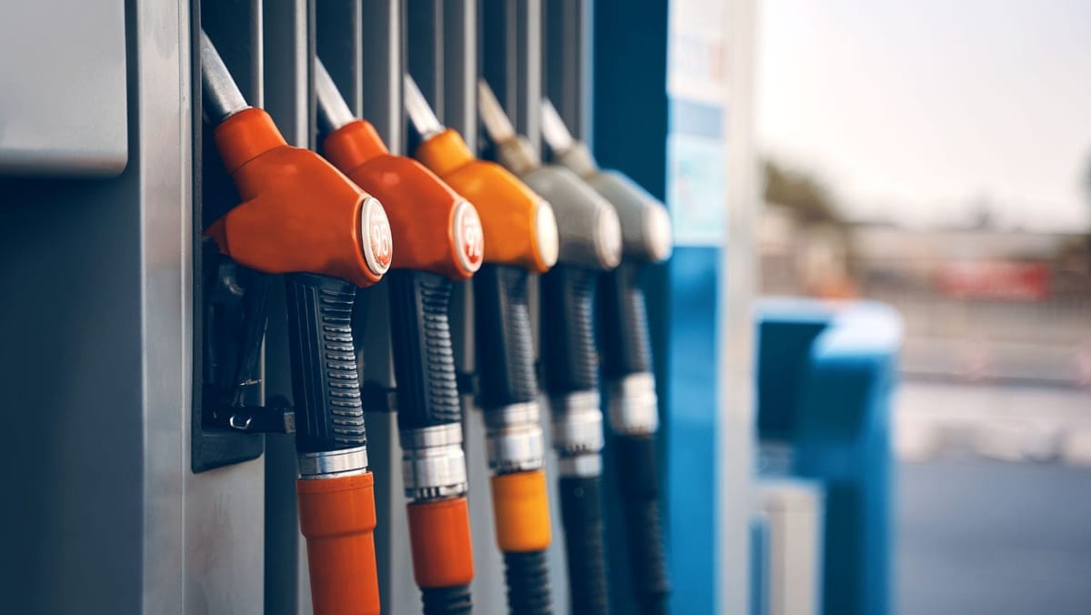 ANRE a majorat marja comercială pentru carburanți. Cum ar putea influența prețurile la pompă din 1 iulie