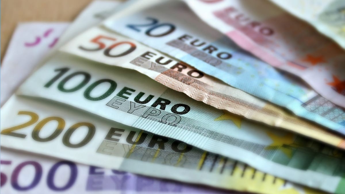 Cât valorează principalele valute în Republica Moldova. Cursul oficial pentru 27 iunie