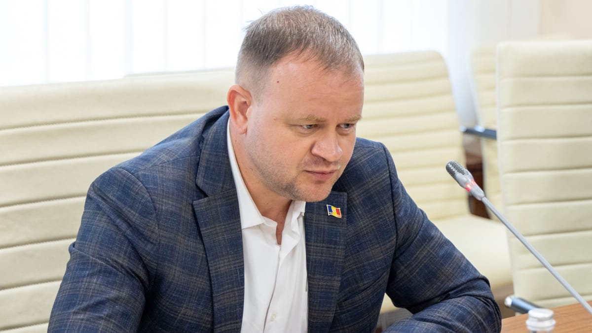 Roman Roșca ar urma să revină în Parlament. Curtea Constituțională se va pronunța asupra validării mandatului
