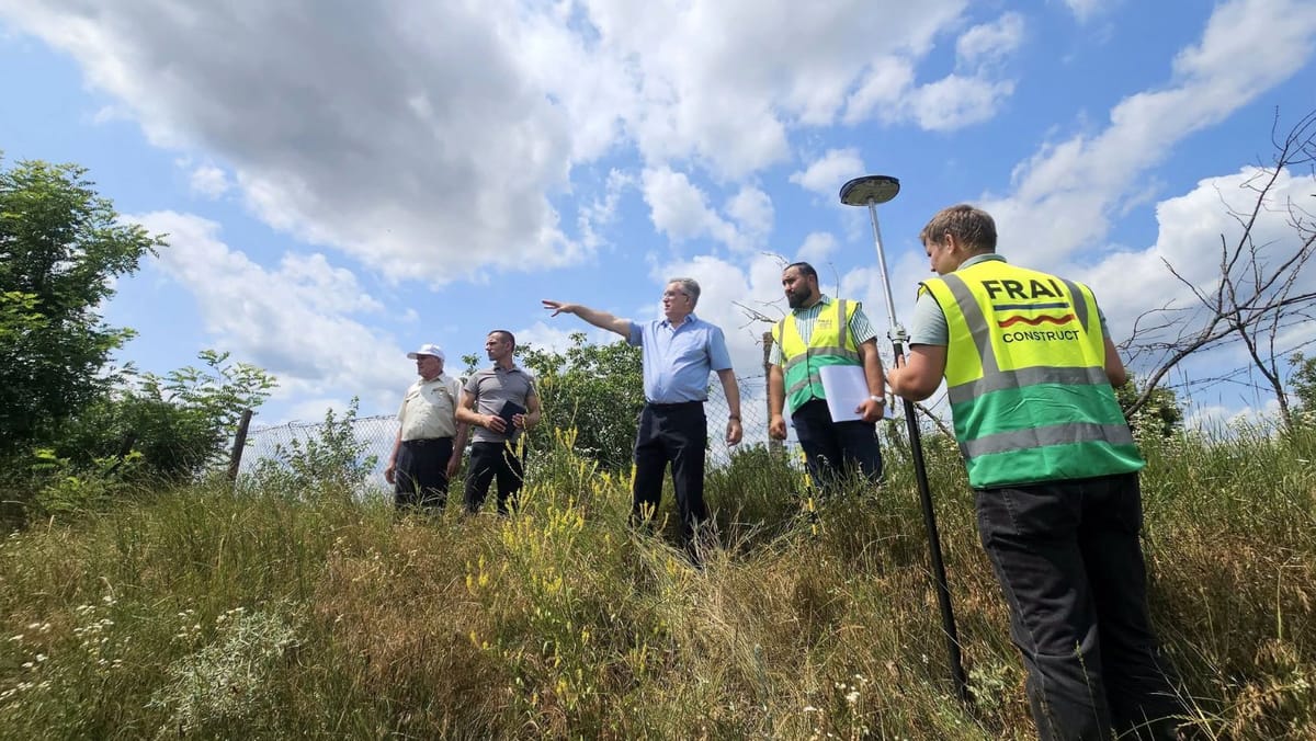 Scut de patru metri împotriva inundațiilor la Ungheni. A început construcția noului dig de peste 2,3 km!