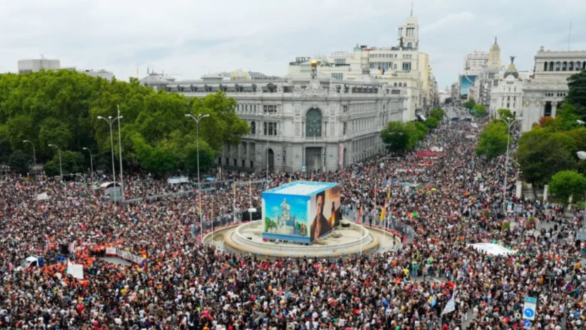 Spania va organiza alegeri anticipate după protestele privind criza locuințelor