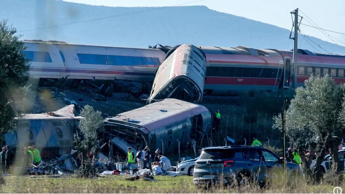 FOTO/ Cel puțin 30 de persoane au murit într-un accident feroviar în Spania. Bilanțul ar putea crește