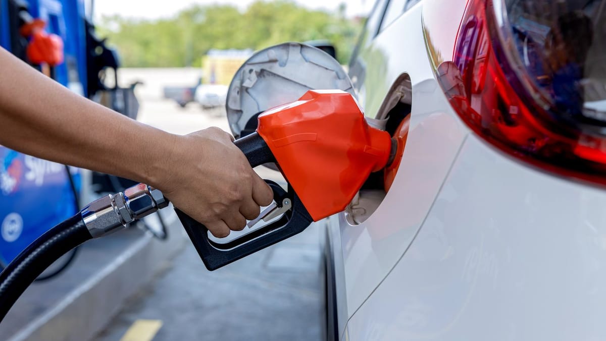 Benzina coboară sub 33 de lei, dar motorina se scumpește din nou. Prețurile pentru 22 octombrie