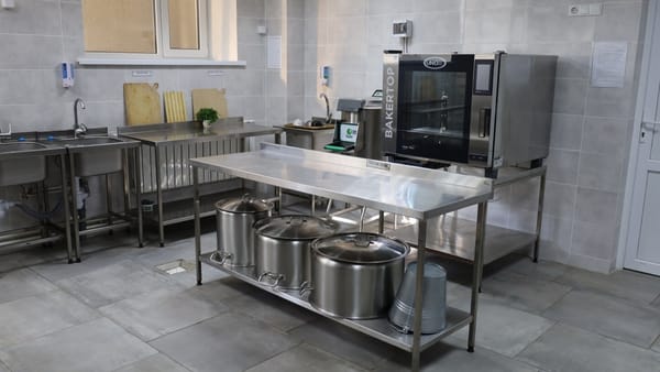 Cantinele școlilor din Chișinău vor fi dotate cu echipamente și mobilier modern. MEC lansează achiziții publice