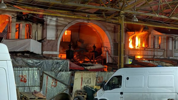 Orașul Odesa, atacat cu zeci de drone. Un incendiu a izbucnit la renumita piață „Privoz”