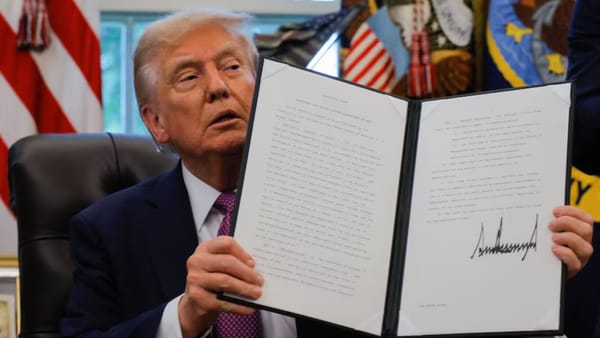 Donald Trump a semnat un decret prin care a redenumit Pentagonul în „Departamentul de Război”