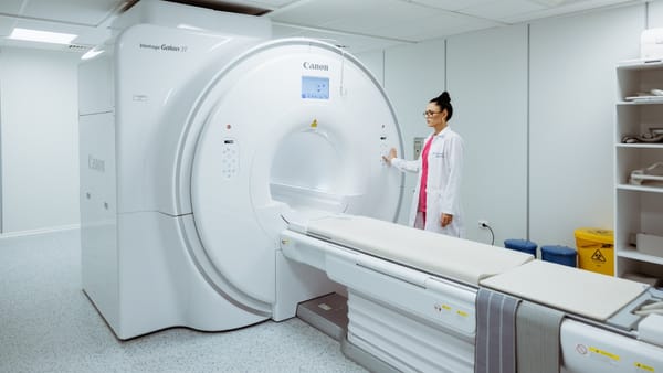 La Institutul de Neurologie a fost inaugurat cabinetul de rezonanță magnetică nucleară. Aparatul costă 34 de milioane de lei