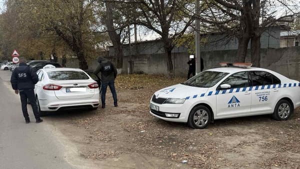 Controale fiscale la taximetriști: plăcuțe ridicate și amenzi aplicate pentru activități ilicite