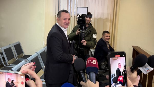 Vlad Filat asistă la o nouă ședință de judecată în dosarul „Frauda bancară”. Cum a reacționat Vladimir Plahotniuc