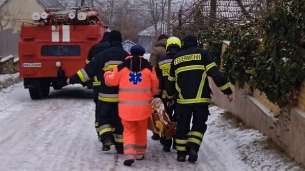 Timp de o zi, angajații IGSU au realizat peste 70 de misiuni. În prezent, aceștia ajută la îndepărtarea gheții