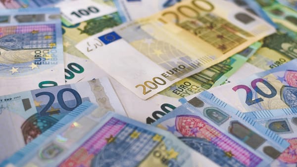 Cursul valutar pentru 11 februarie - deprecierea leului în raport cu euro continuă
