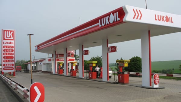 Agenția Servicii Publice explică de ce plata cu cardul este imposibilă la stațiile Lukoil din Republica Moldova