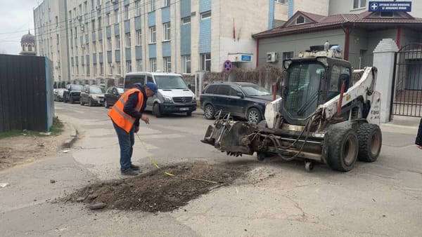 În mai puțin de o lună, în Chișinău au fost reparate 142 de străzi. Alte 124 sunt în proces