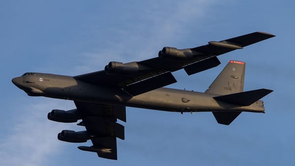 România dă undă verde amplasării avioanelor americane pe teritoriul său. Nicușor Dan: „Nu există motive de îngrijorare”