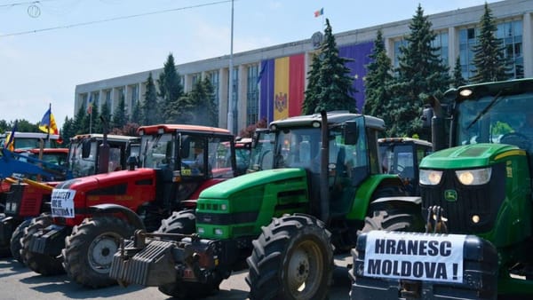 Fermierii cer ajutorul statului în contextul majorării prețurilor la carburanți. Cum le răspunde Guvernul